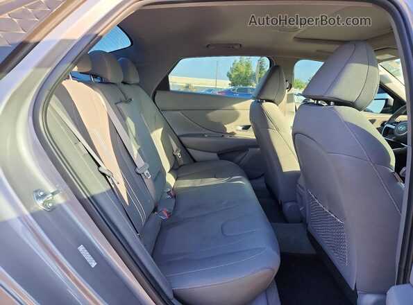 KMHLS4DG1RU745685 2024 HYUNDAI ELANTRA Silver Vista de los asientos traseros