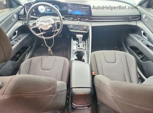 KMHLS4DG1RU830283 2024 HYUNDAI ELANTRA Silver Widok deski rozdzielczej