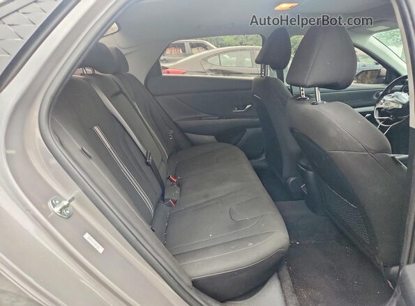 KMHLS4DG1RU830283 2024 HYUNDAI ELANTRA Silver Widok tylnych siedzeń