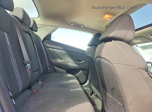 KMHLS4DG1SU001185 2025 HYUNDAI ELANTRA Gray Vista de los asientos traseros