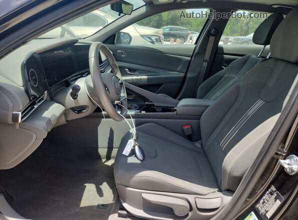KMHLS4DG1SU978343 2025 HYUNDAI ELANTRA Черный Вид салона спереди