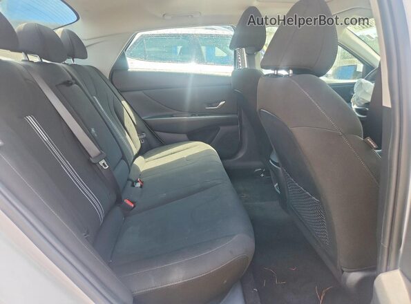 KMHLS4DG2SU022742 2025 HYUNDAI ELANTRA White Vista de los asientos traseros
