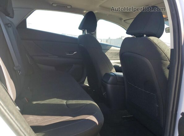 KMHLS4DG2SU856297 2025 HYUNDAI ELANTRA White Vista de los asientos traseros