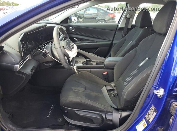 KMHLS4DG3RU781586 2024 HYUNDAI ELANTRA Синий Вид салона спереди