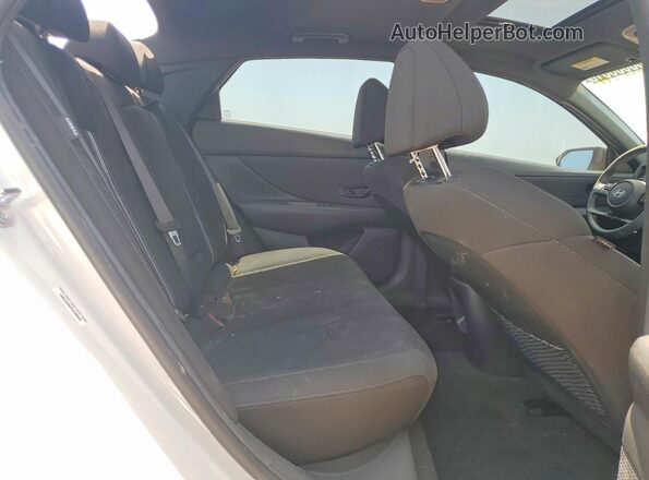 KMHLS4DG3TU190553 2026 HYUNDAI ELANTRA White Вид задніх сидінь