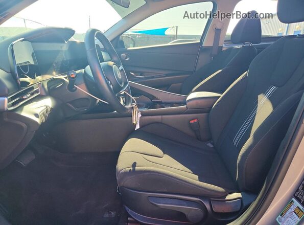 KMHLS4DG4RU688110 2024 HYUNDAI ELANTRA Silver Front interior view