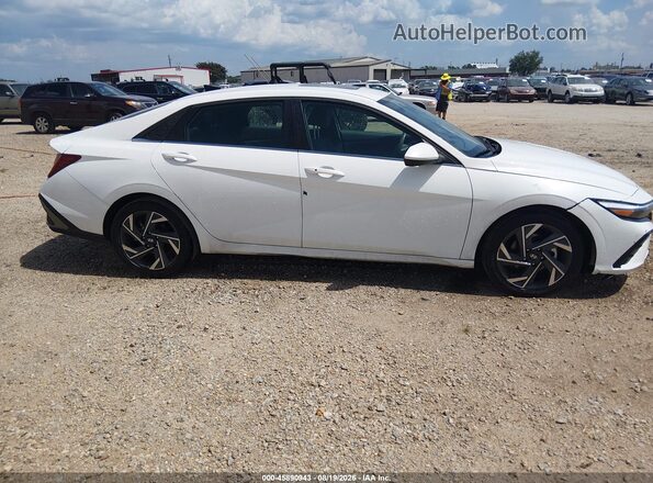 KMHLS4DG4SU019440 2025 HYUNDAI ELANTRA White Vista interior trasera
