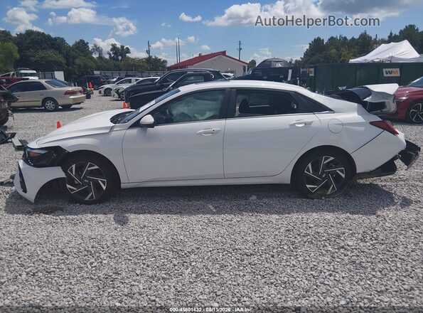 KMHLS4DG4SU982306 2025 HYUNDAI ELANTRA White Rear interior view