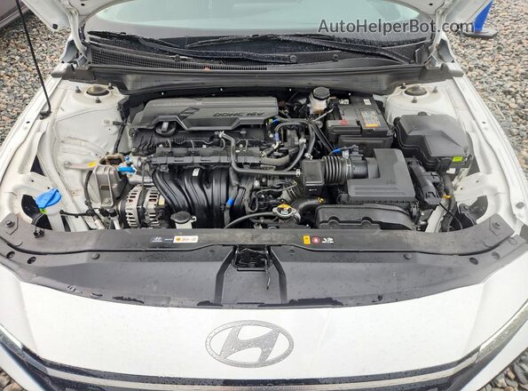 KMHLS4DG5SU019950 2025 HYUNDAI ELANTRA White Սալոնի հետևի տեսք