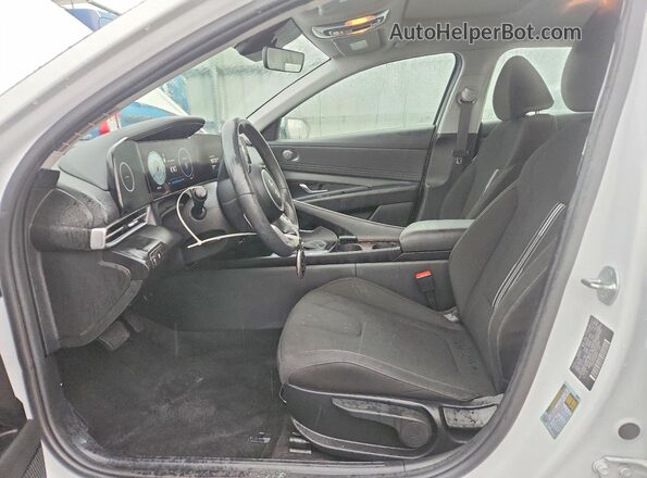 KMHLS4DG5SU019950 2025 HYUNDAI ELANTRA White Սալոնի դիմացի տեսք