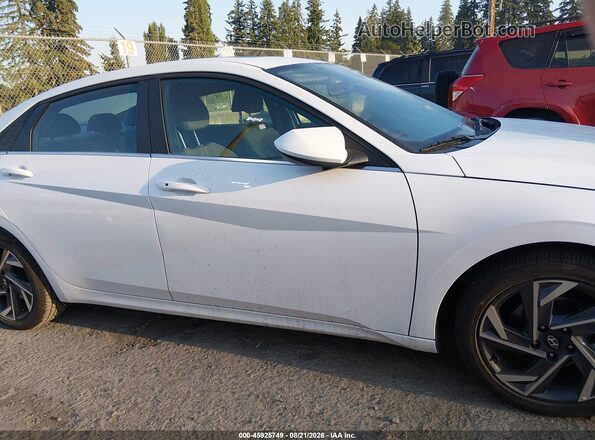 KMHLS4DG5SU898317 2025 HYUNDAI ELANTRA White Widok wnętrza z tyłu