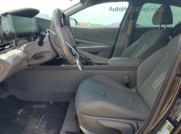 KMHLS4DG7RU681264 2024 HYUNDAI ELANTRA Черный Вид салона спереди