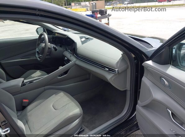 KMHLS4DG7SU911794 2025 HYUNDAI ELANTRA Черный Вид салона спереди