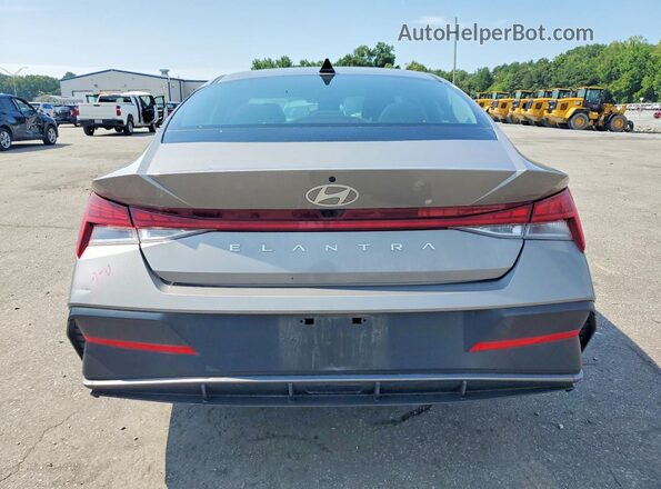 KMHLS4DG9RU711641 2024 HYUNDAI ELANTRA Silver Rear view