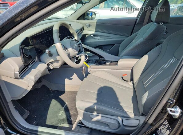 KMHLS4DG9SU020888 2025 HYUNDAI ELANTRA Black Вид салону спереду