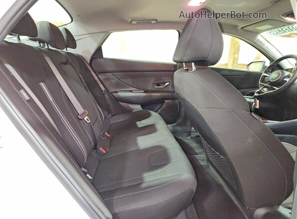 KMHLS4DG9SU022818 2025 HYUNDAI ELANTRA White Vista de los asientos traseros