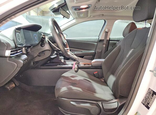 KMHLS4DG9SU022818 2025 HYUNDAI ELANTRA White Vista interior delantera