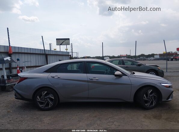 KMHLS4DG9SU046990 2025 HYUNDAI ELANTRA Gray Սալոնի հետևի տեսք