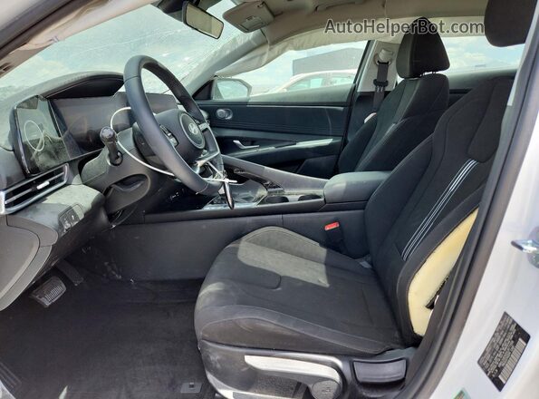 KMHLS4DG9SU877356 2025 HYUNDAI ELANTRA Белый Вид салона спереди