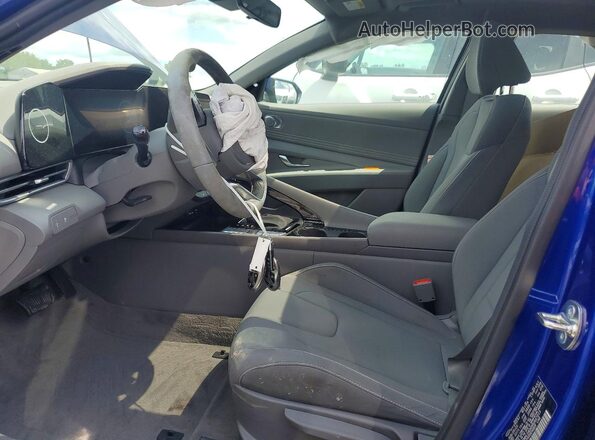 KMHLS4DGXRU647013 2024 HYUNDAI ELANTRA Blue Вид салону спереду
