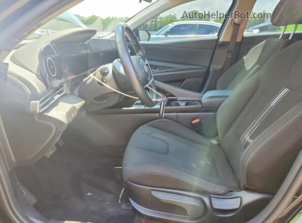 KMHLS4DGXRU772870 2024 HYUNDAI ELANTRA Черный Вид салона спереди