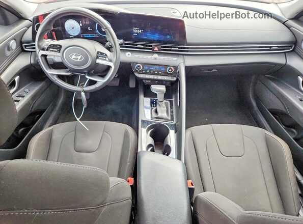 KMHLS4DGXSU861652 2025 HYUNDAI ELANTRA Красный Вид панели приборов