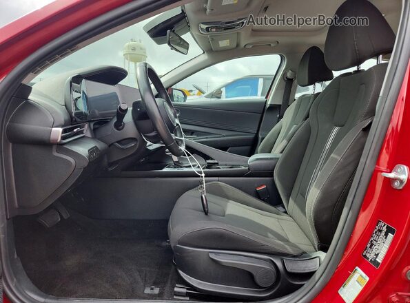 KMHLS4DGXSU861652 2025 HYUNDAI ELANTRA Красный Вид салона спереди