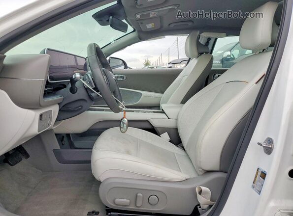 KMHM34AA6SA085040 2025 HYUNDAI IONIQ White წინა სალონის ხედი