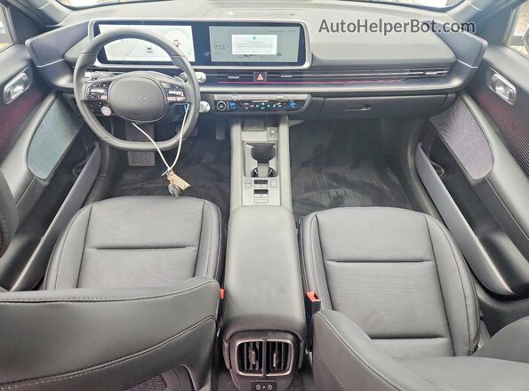 KMHM34AC3PA041117 2023 HYUNDAI IONIQ White Widok deski rozdzielczej