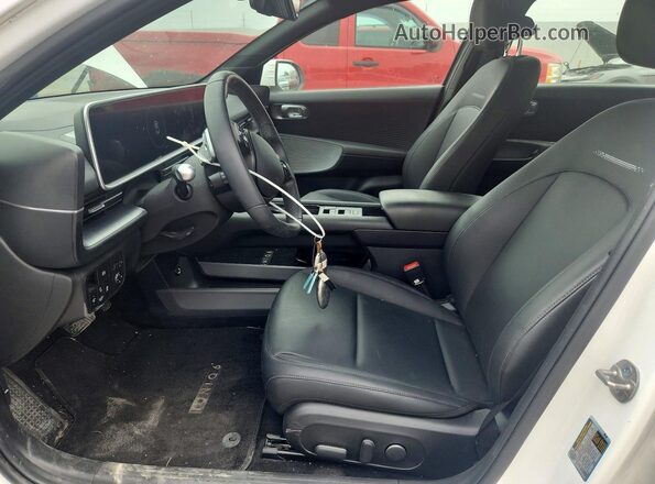 KMHM34AC5RA078799 2024 HYUNDAI IONIQ White Սալոնի դիմացի տեսք