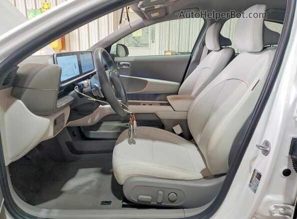 KMHM34AC6PA045713 2023 HYUNDAI IONIQ Белый Вид салона спереди