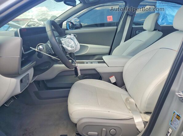 KMHM54AA0SA095573 2025 HYUNDAI IONIQ Silver Front interior view