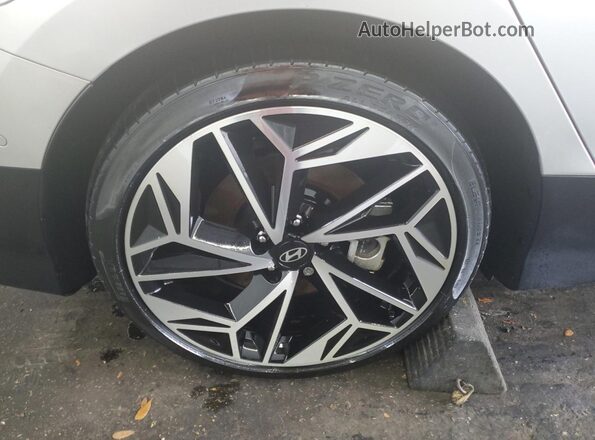 KMHM54AA0SA095573 2025 HYUNDAI IONIQ Silver 