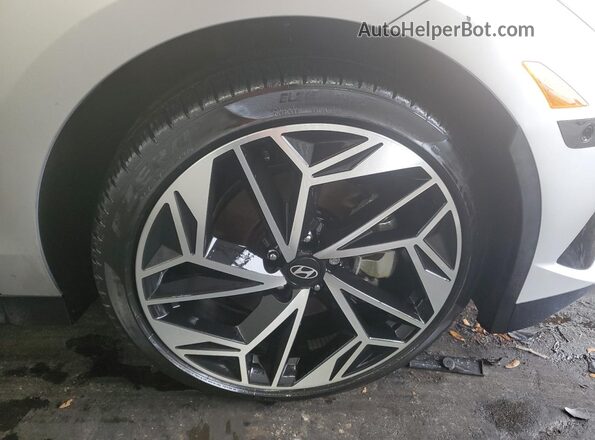 KMHM54AA0SA095573 2025 HYUNDAI IONIQ Silver 