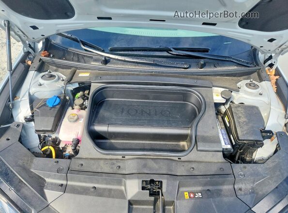 KMHM54AC3PA041533 2023 HYUNDAI IONIQ Silver Widok wnętrza z tyłu