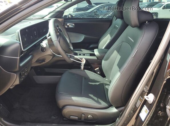 KMHM54AC5SA116225 2025 HYUNDAI IONIQ Black Widok wnętrza z przodu