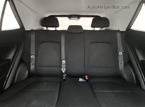 KMHRB8A31MU081769 2021 HYUNDAI VENUE Red Widok tylnych siedzeń