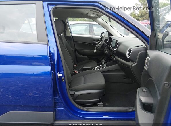KMHRB8A31NU200468 2022 HYUNDAI VENUE Blue Вид салону спереду