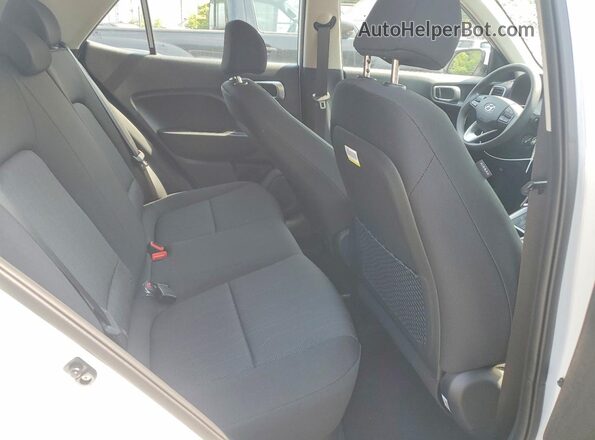 KMHRB8A33TU457953 2026 HYUNDAI VENUE White Widok tylnych siedzeń