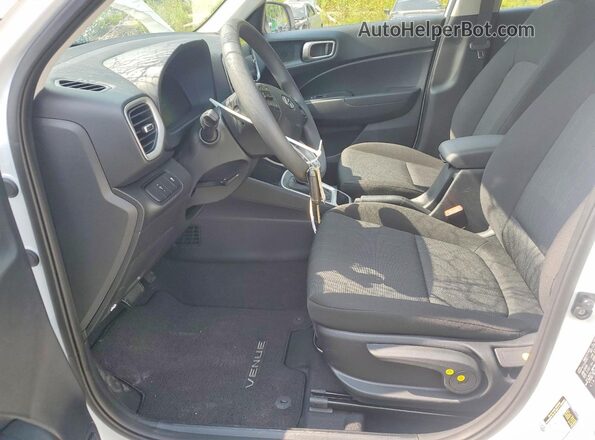 KMHRB8A33TU457953 2026 HYUNDAI VENUE White Widok wnętrza z przodu