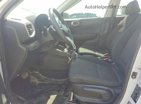 KMHRB8A34MU069972 2021 HYUNDAI VENUE White Սալոնի դիմացի տեսք