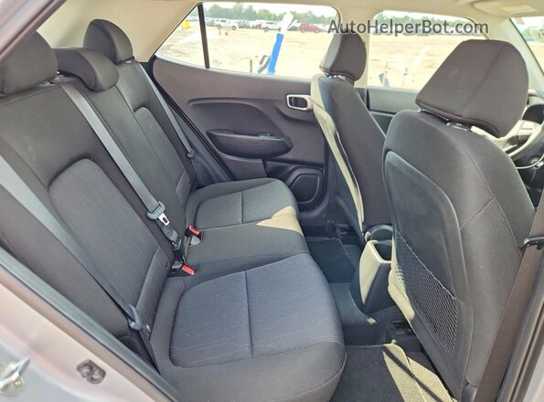 KMHRB8A36LU048930 2020 HYUNDAI VENUE Silver Widok wnętrza z tyłu