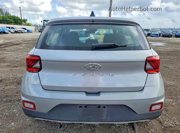 KMHRB8A37LU032641 2020 HYUNDAI VENUE Silver Widok z tyłu