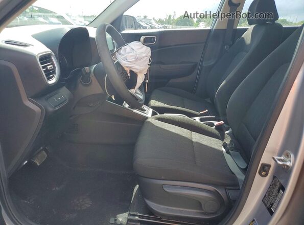 KMHRB8A37LU032641 2020 HYUNDAI VENUE Silver Widok wnętrza z przodu