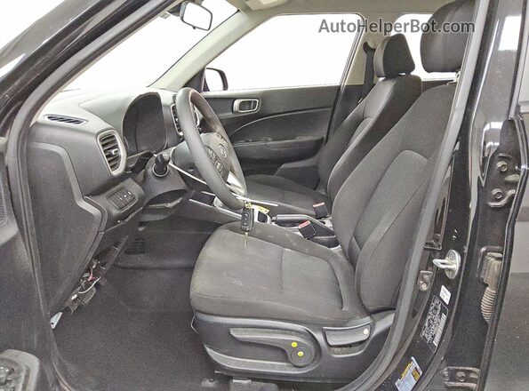 KMHRB8A37NU199679 2022 HYUNDAI VENUE Black Widok wnętrza z przodu