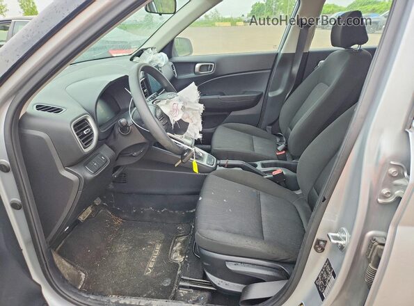 KMHRB8A3XPU223556 2023 HYUNDAI VENUE Gray Front interior view