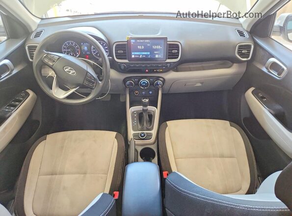 KMHRC8A30LU019811 2020 HYUNDAI VENUE Белый Вид панели приборов
