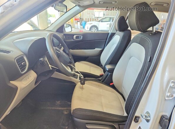 KMHRC8A30LU019811 2020 HYUNDAI VENUE Белый Вид салона спереди