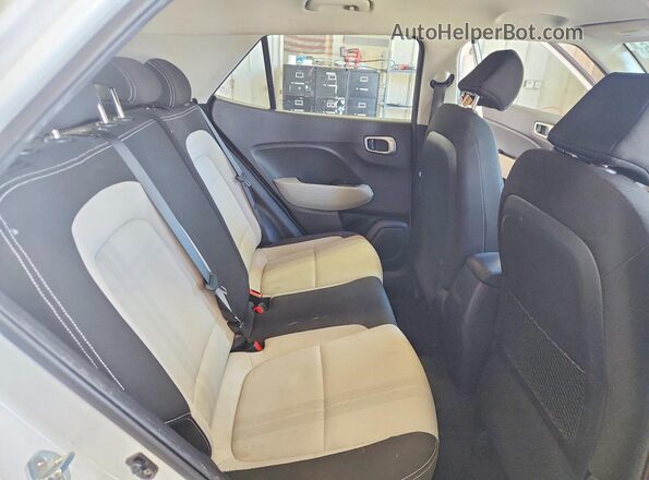 KMHRC8A30LU019811 2020 HYUNDAI VENUE Белый Вид задней части салона