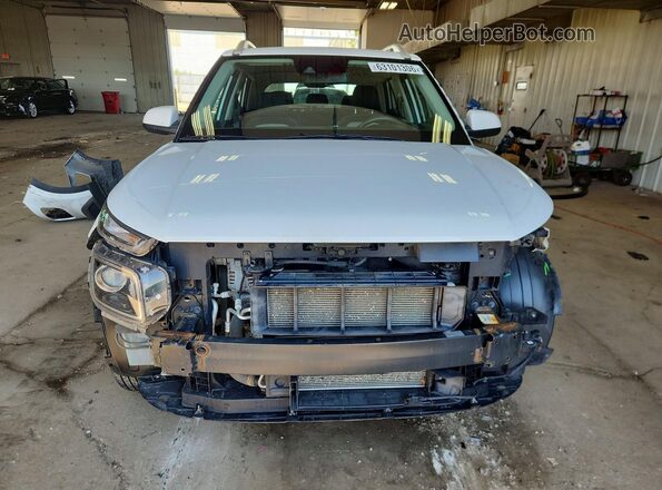 KMHRC8A30LU019811 2020 HYUNDAI VENUE Белый Вид спереди